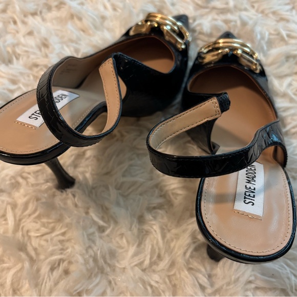 Steve Madden Black Croc-Embossed Heels with Gold Chain - Picture 6 of 6